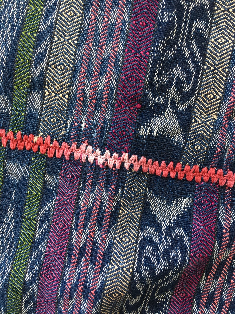 Maroon Vintage Corte Throw Blanket - Flores