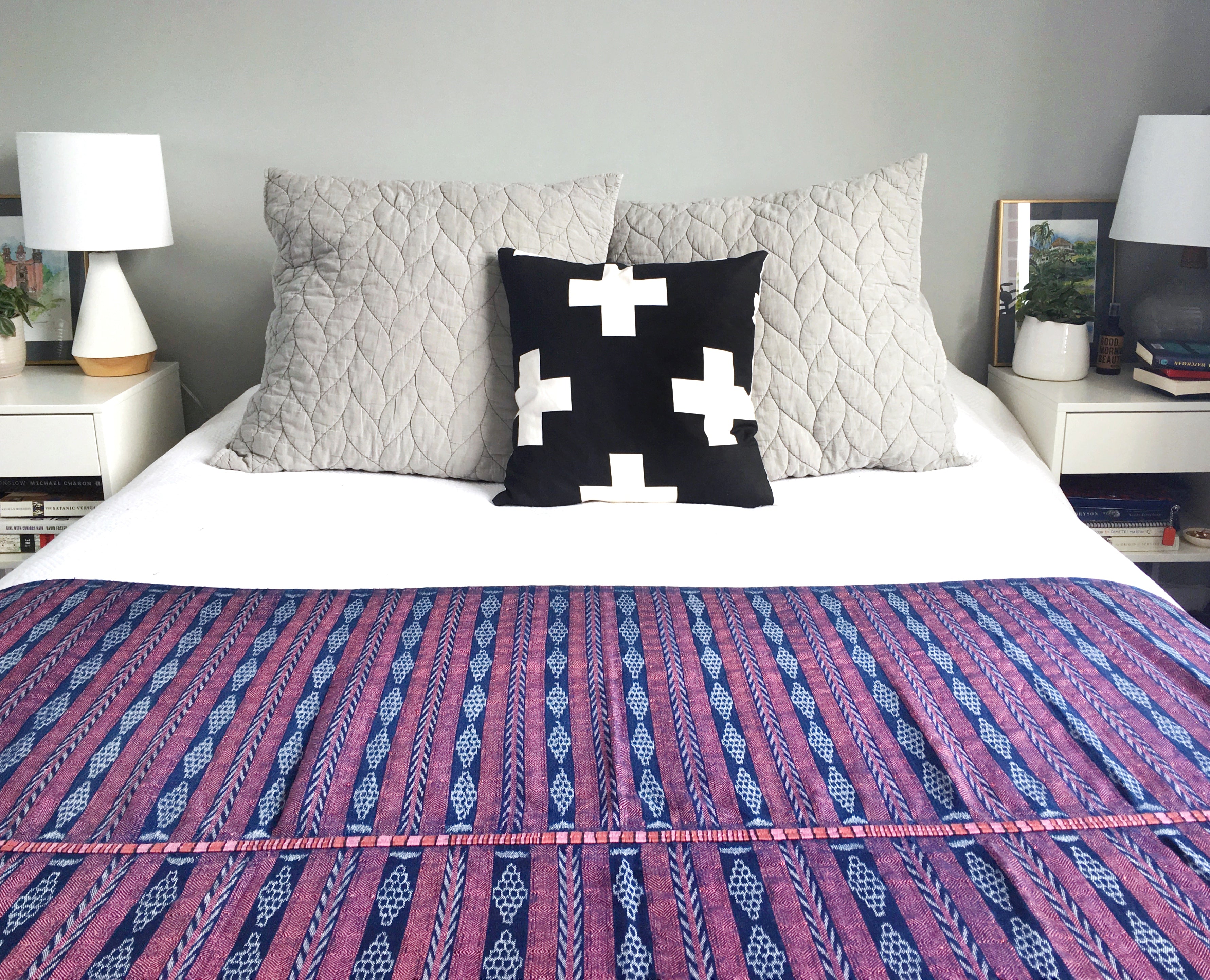 White Smoke Vintage Corte Throw Blanket - Paloma