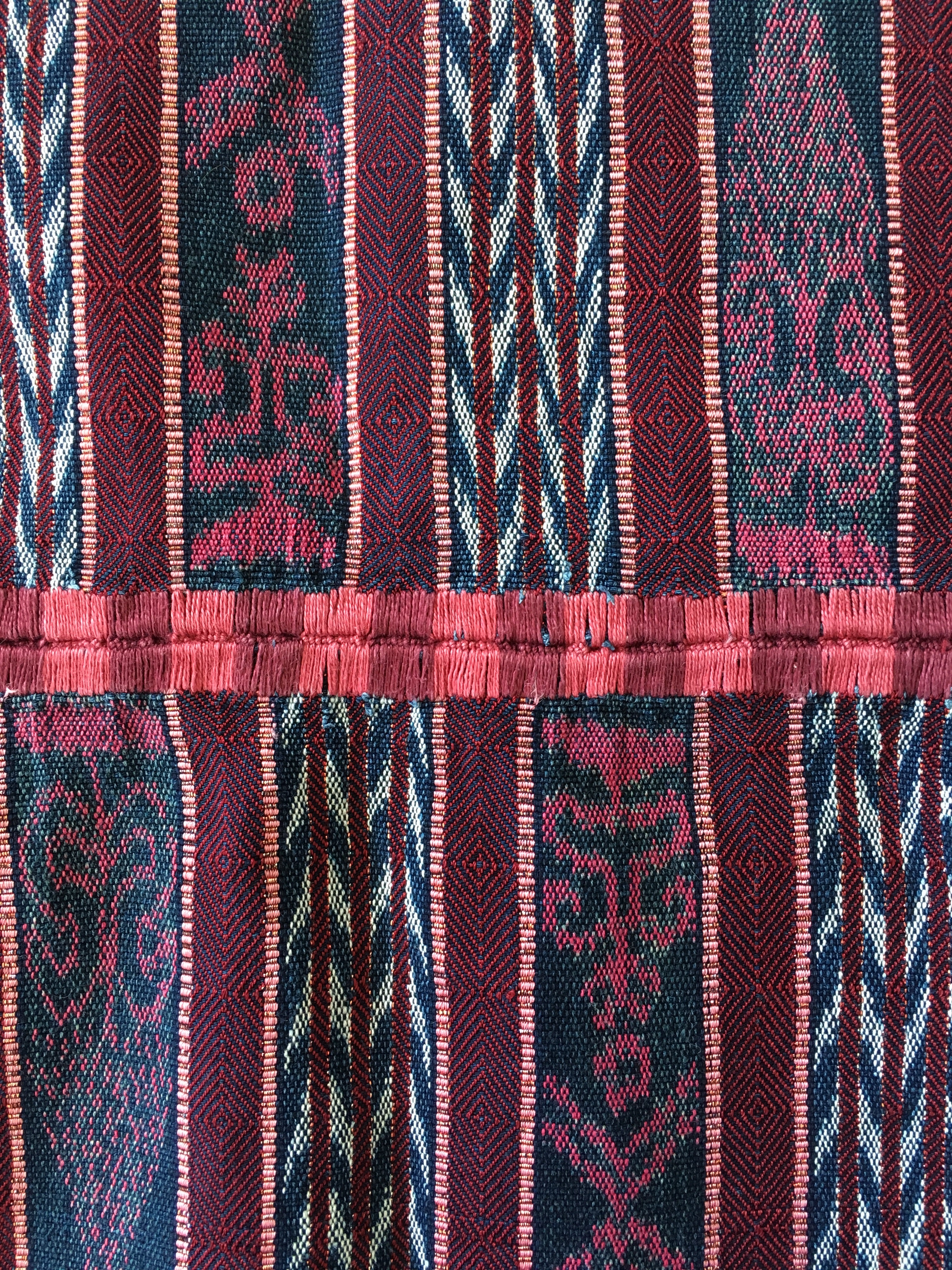 Maroon Vintage Corte Throw Blanket - Santiago